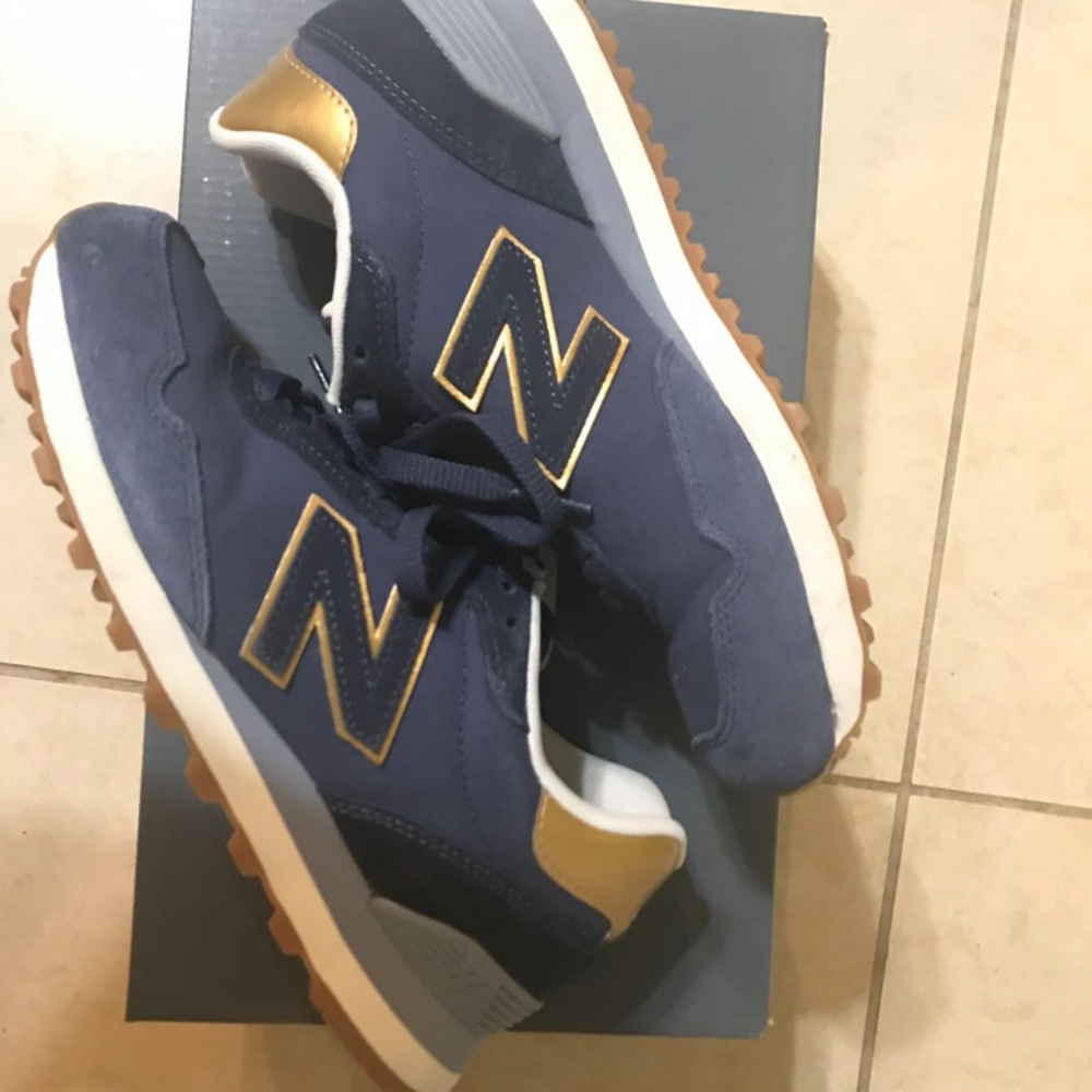 Women’s New Balance Tennis Shoes